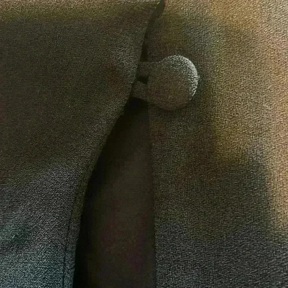 Liz Claiborne beautiful black blazer. Women’s size 12. - Picture 8 of 9